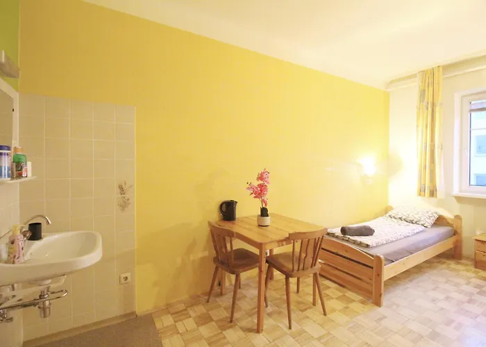 Double In Hutteldorfer Strasse Area * ウィーン